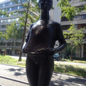御堂筋彫刻ストリート / 若い女：E-9